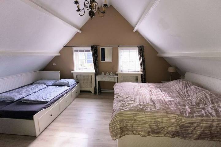 Cozy cottage with heated pool, garden and covered terrace in Franekeradeel, Mar del Norte Holanda