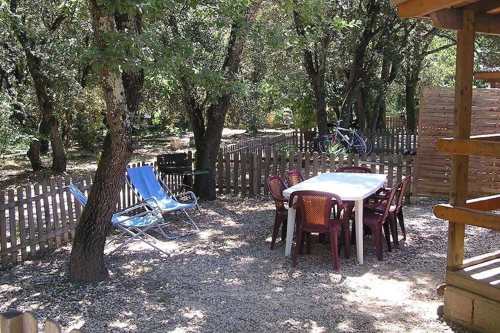 Gite Topaze Vers Pont du Gard en Provence, river and swimming pool in Vers-Pont-du-Gard, Region de Nimes