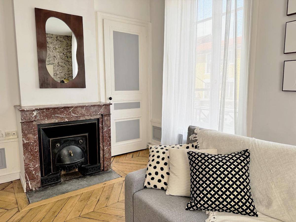 Appartement entier, Merengue - Appartement 10 personnes - Check in h24 & Wifi in Oullins, Lyon et ses environs