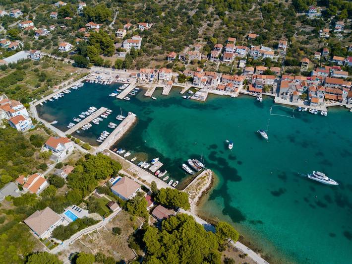 Villa Sympathy mit Pool in Prvić Luka (Kroatische Adria), Prvić Luka
