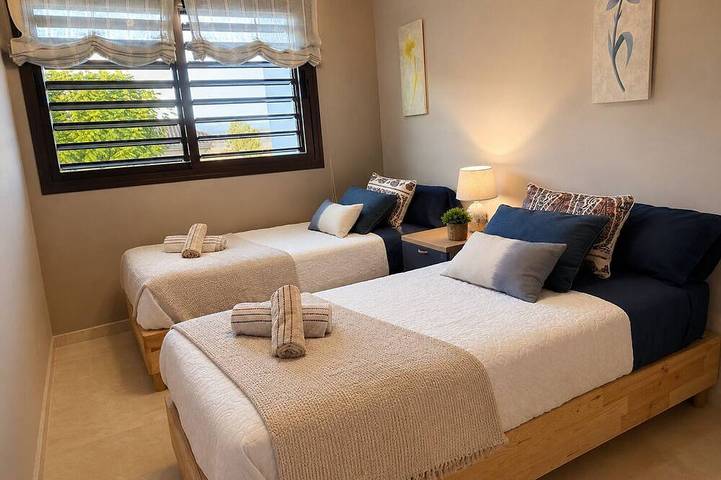 Lux Villa with Year-Round Heated Pool, beautiful outdoor space & Game Room in Montequinto, Dos Hermanas