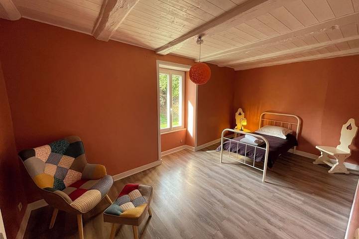 Location de vacances pour 5 personnes, avec piscine à Génis - 2