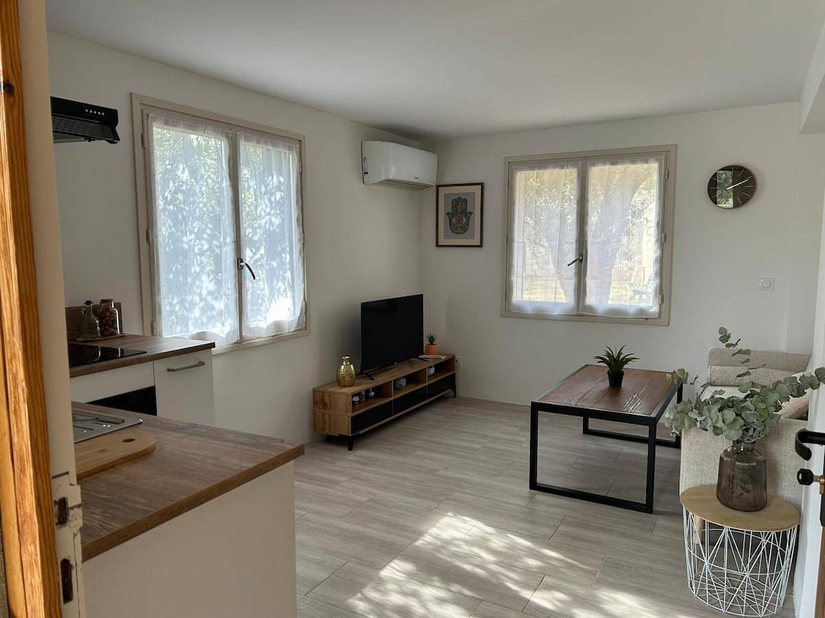 Appartement entier, One-Bedroom Apartment in Seillans, Région de Draguignan