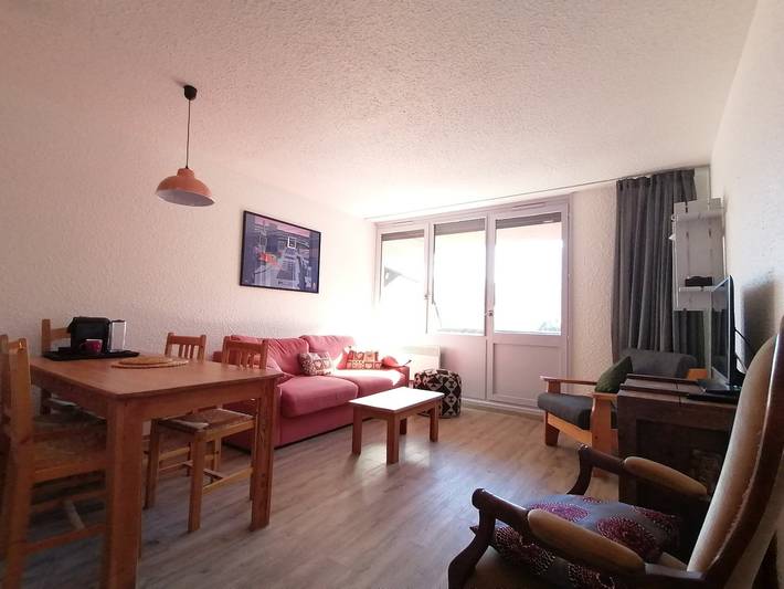 Entire apartment, Spacious renovated 2-room, 6 people, balcony, near slopes and Pra Loup center in Pra-Loup, Uvernet-Fours