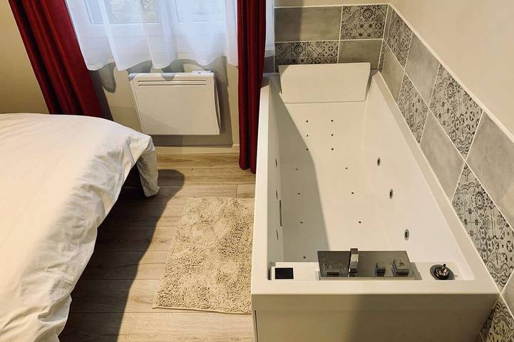 Appartement entier, Cocon avec balnéo et jardin in Gignac, Région de Lodève