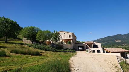 Gîte pour 9 personnes, avec piscine et jardin, animaux acceptés à Rémuzat