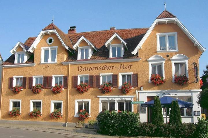 Hotel für 4 Personen, mit Terrasse und Garten in Heiligenberg