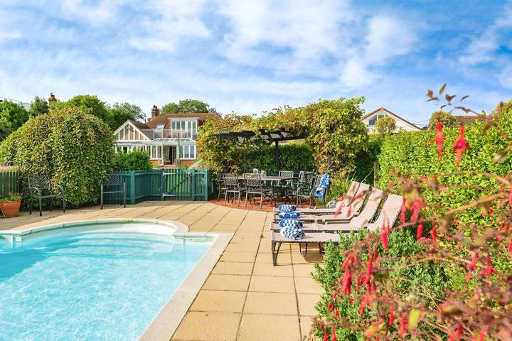 Country house for 10 people, with pool and garden on the Isle of Wight