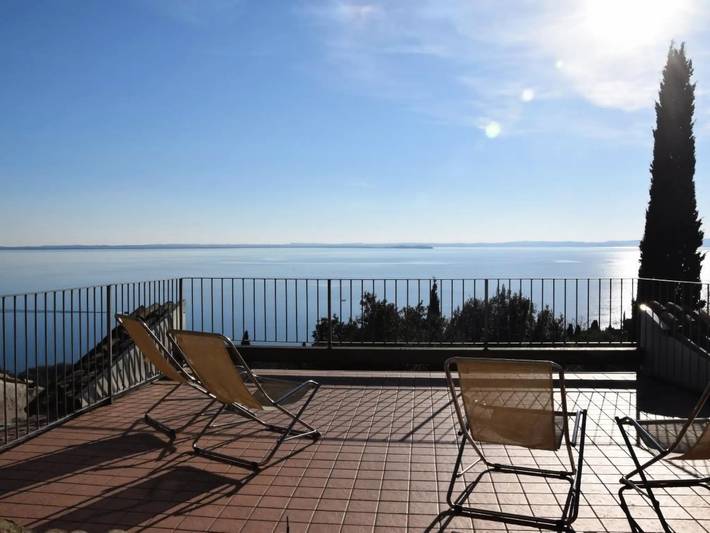 Villa voor 12 personen, with Balkon and Terras as well as Tuin in Garda