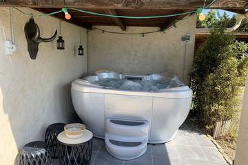 Gîte pour 4 personnes, avec terrasse et jardin, animaux acceptés à Bellegarde