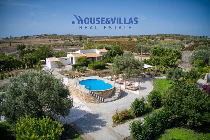 Bungalow für 4 Personen, mit Pool und Garten auf Sizilien - 2