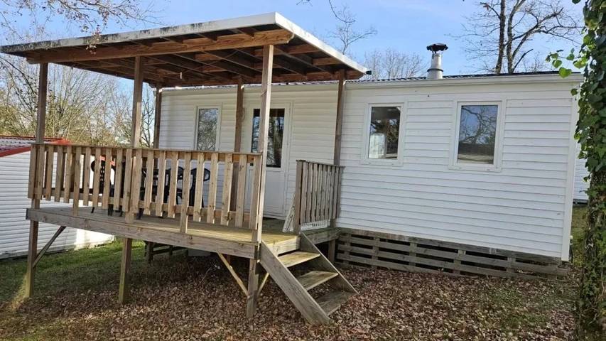 Mobil home pour 4 personnes, avec bassin pour enfant à Reilhaguet