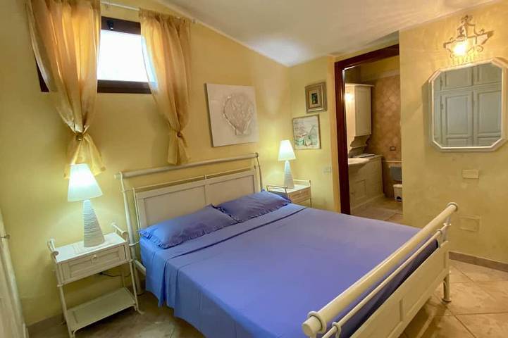 Villa con giardino, relax ed incantevole vista mare a pochi passi dalla spiaggia in Costa Rei, Muravera