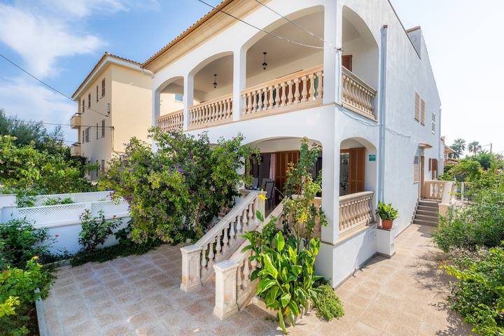 Location de vacances pour 6 personnes, avec Balcon et Jardin à Ses Salines