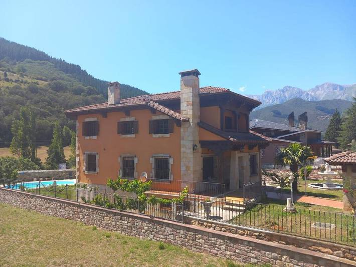 Chalet para 10 personas, con Jacuzzi y Piscina en Liébana