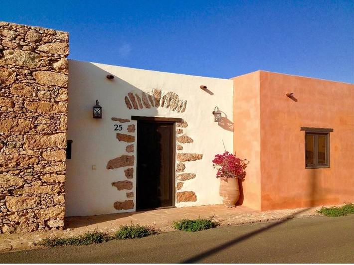 Albergue para 4 personas, con piscina además de vistas y jardín en Fuerteventura