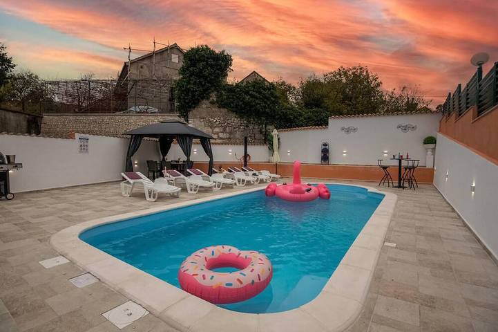 Vakantiehuis voor 8 personen, met whirlpool en balkon - 1