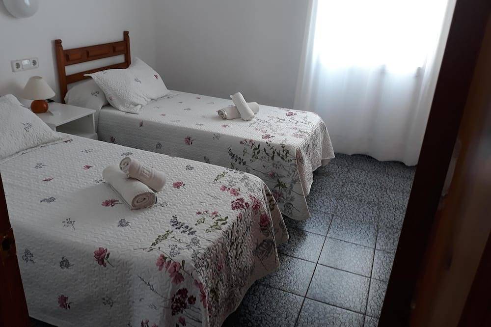 Casa en Calan Morell con jardín, piscina privada y Bbq a 500 m de la playa in Ciudadela, Menorca