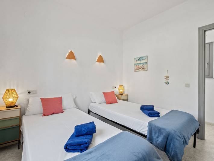 Location de vacances pour 6 personnes, avec terrasse ainsi que bassin pour enfant et jardin dans Cumbre Del Sol - 4