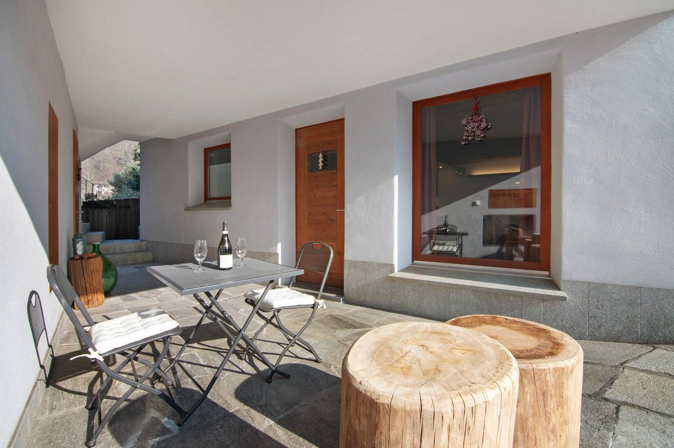 Ganze Wohnung, Ferienwohnung 'Nadia' mit Seeblick, privater Terrasse und Wi-Fi in Verceia (Dorf), Verceia