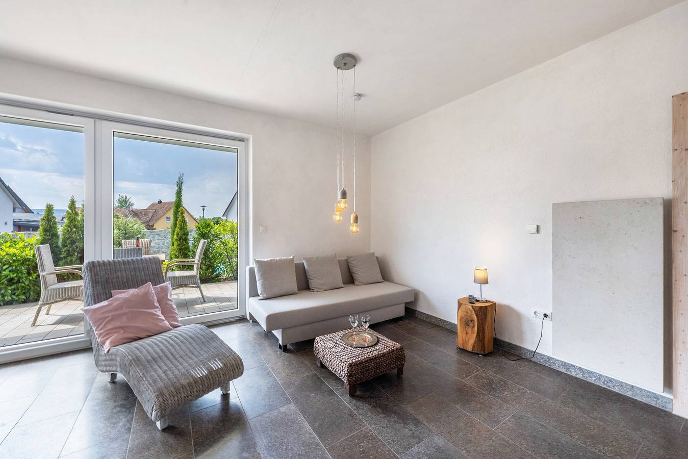 Ganze Wohnung, Apartment „Ruhepooloase“ mit privatem Pool, Terrasse und Garten in Oberschwarzach, Fränkisches Weinland