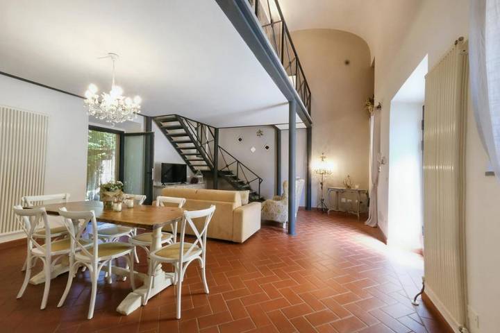 Loft per 4 persone, con giardino e panorama in Scandicci