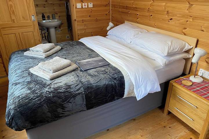 Cabane en bois pour 2 personnes, avec jardin - 1