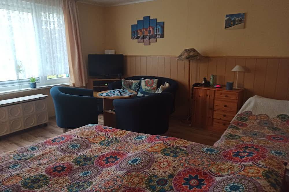 Der Ferienbungalow südlich vom Seebad Zinnowitz. Auf einem goßen Grundstück in Neuendorf (Usedom), Lütow