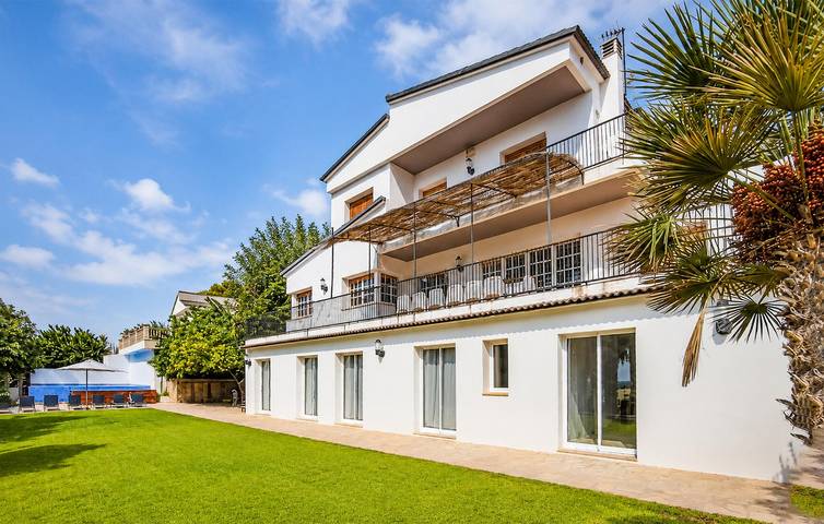 Ferienhaus für 23 Personen, mit Terrasse und Pool - 1
