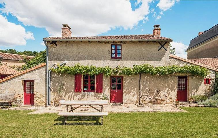 Location de vacances pour 6 personnes, avec vue ainsi que jardin et piscine à Airvault - 2