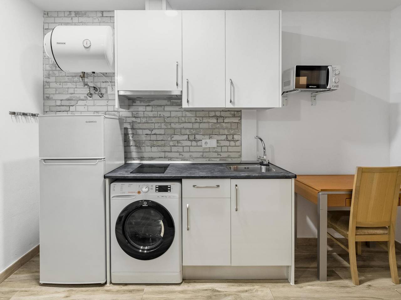 Apartamento vacacional entero, Acogedor Apartamento con WiFi, Ducha, Cocina - Cerca de Bar La Isla in Madrid, Provincia de Madrid