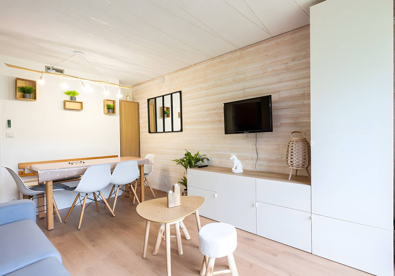 Ganze Wohnung, Ferienwohnung 'Agréable 28m² - Ski Aux Pieds' mit Bergblick und Balkon in Le Corbier, Villarembert