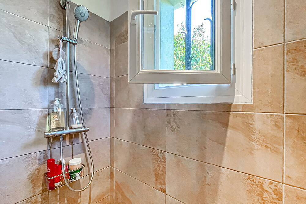 Nice home in Cabannes in Cabannes, Arles region