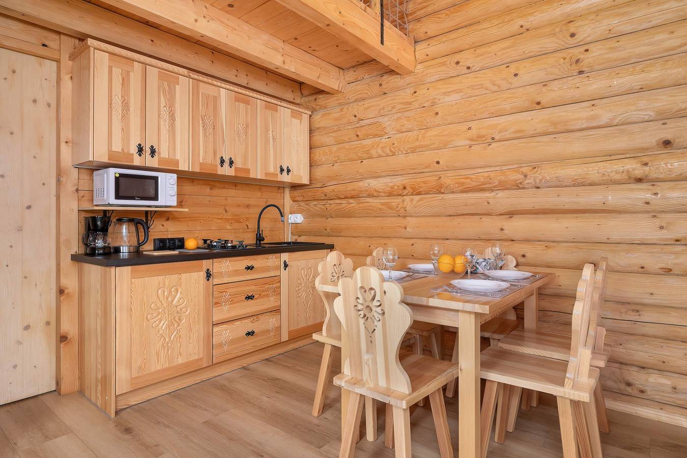 Ganze Wohnung, A Charming House with a Garden | Mountain View in Karpaten (Polen)