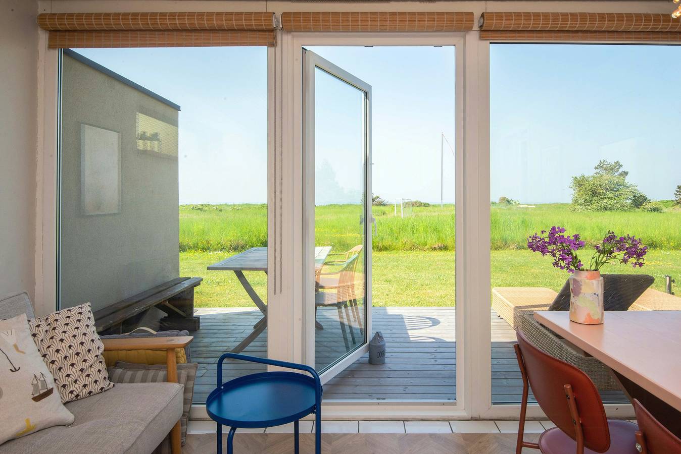 Kleines Haus mit Badesteg und Blick auf den Leuchtturm von Kegnæs in Kegnæs, Kleiner Belt