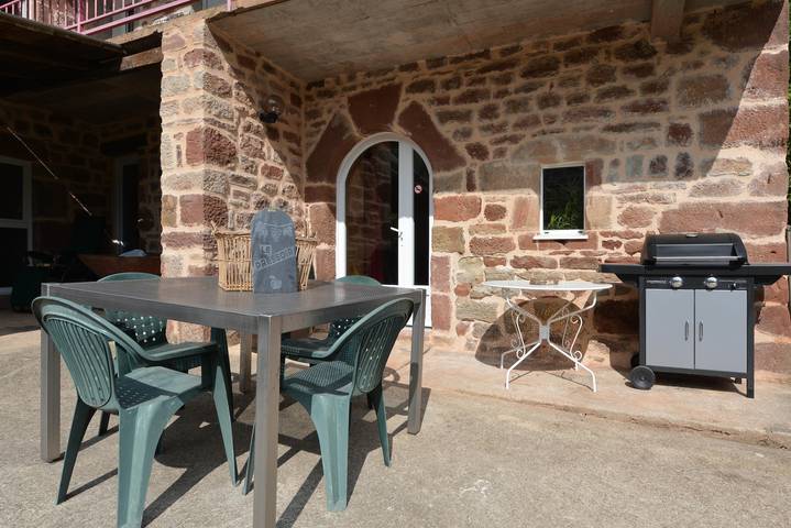 Maison de vacances "Gîte Le Pressoir Domaine de Jouani" avec piscine partagée & A/C in Villecomtal, Aveyron