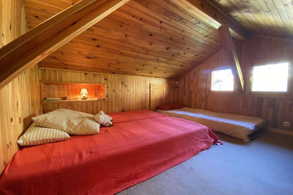 Family chalet for 12, Arêches-Beaufort, near shops in Arêches, Beaufort (Rhône-Alpes)