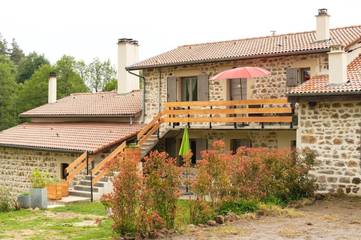 Gîte pour 2 personnes, avec jardin et vue à Viverols