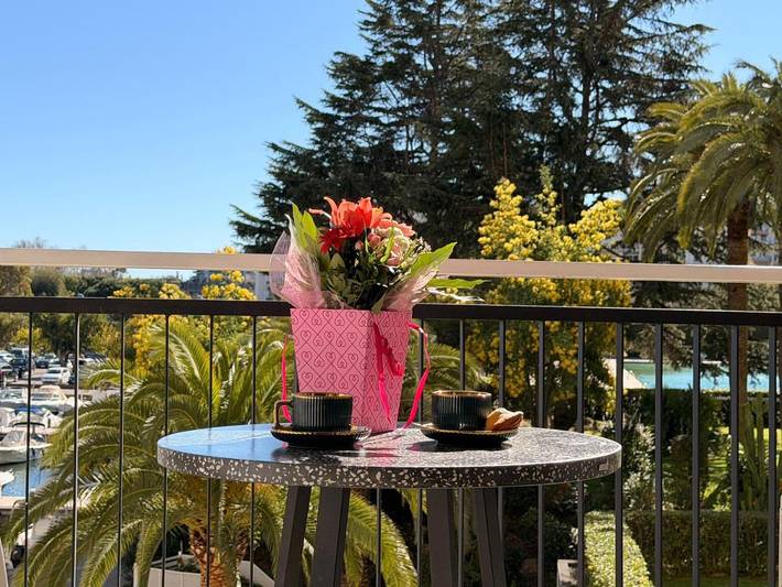 Hôtel pour 4 personnes, avec jardin ainsi que piscine et vue, animaux acceptés