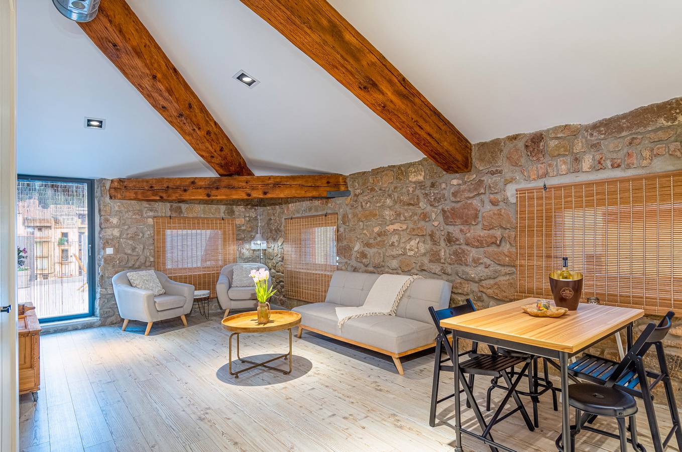Entire apartment, Apartment 'Àtic 1' with Private Terrace, Wi-Fi and Air Conditioning in Balaguer, Noguera