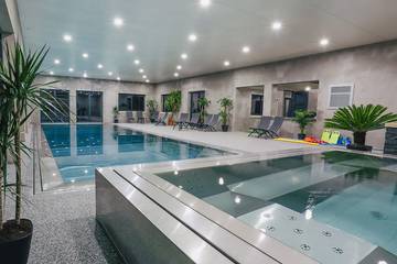 Location de vacances pour 10 personnes, avec jardin ainsi que jacuzzi et piscine à Hautefort