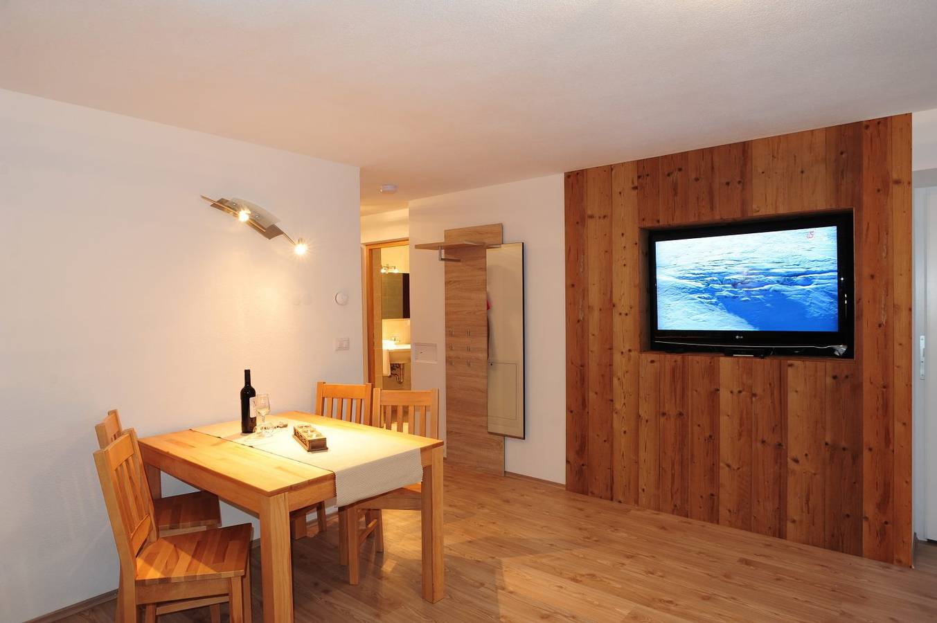 Entire apartment, Apartment "Steinhaus L" with Mountain View, Shared Pool & Wi-Fi in Ahrn Valley, Ziller valley alps