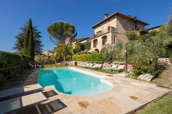 Geheel appartement, Tweepersoonskamer met een eigen ingang gemeenschappelijk zwembad en tuin in Castel San Gimignano, San Gimignano