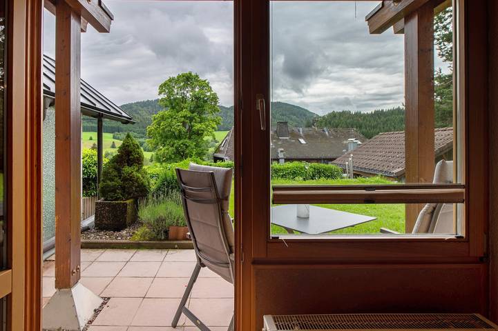 Hel lejlighed, Apartment 'Ahorn' with Mountain View, Private Terrace and Wi-Fi in Bernau im Schwarzwald, Syd-Sorteskoven
