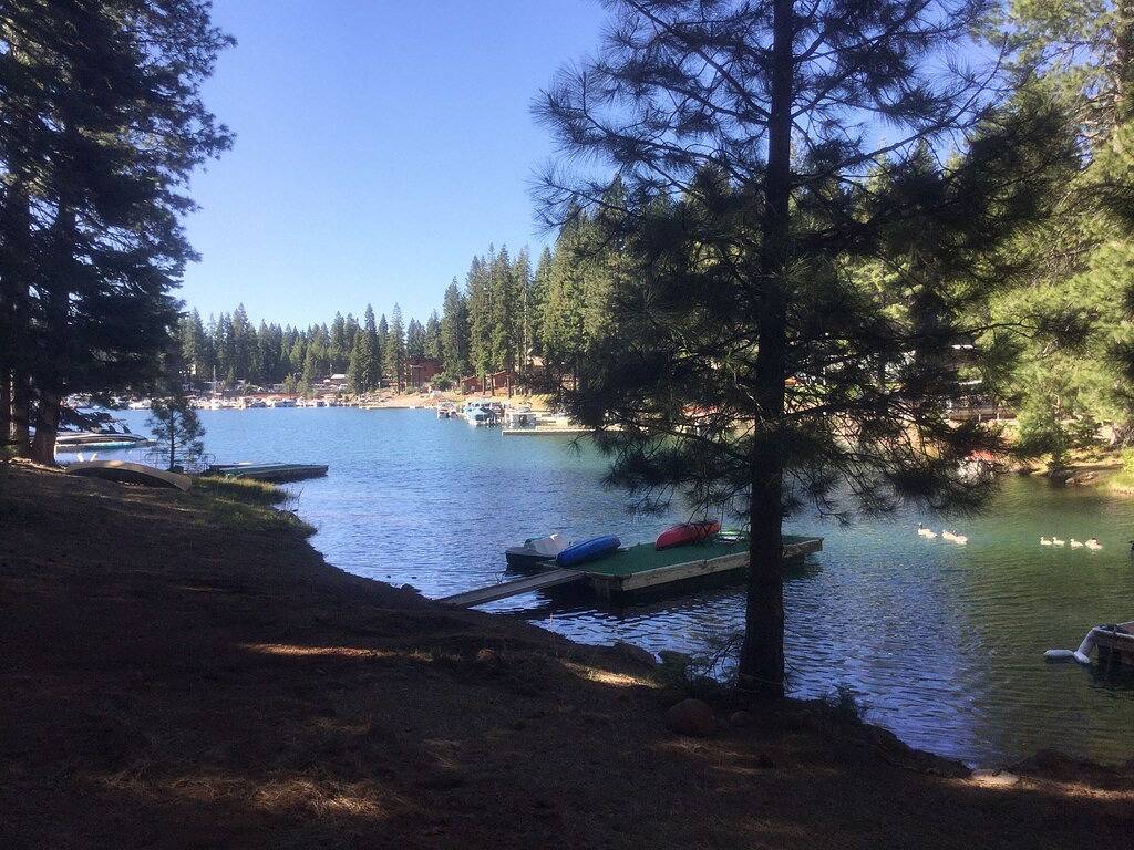 Log Cabin for 4 Guests in Lake Almanor, Plumas County