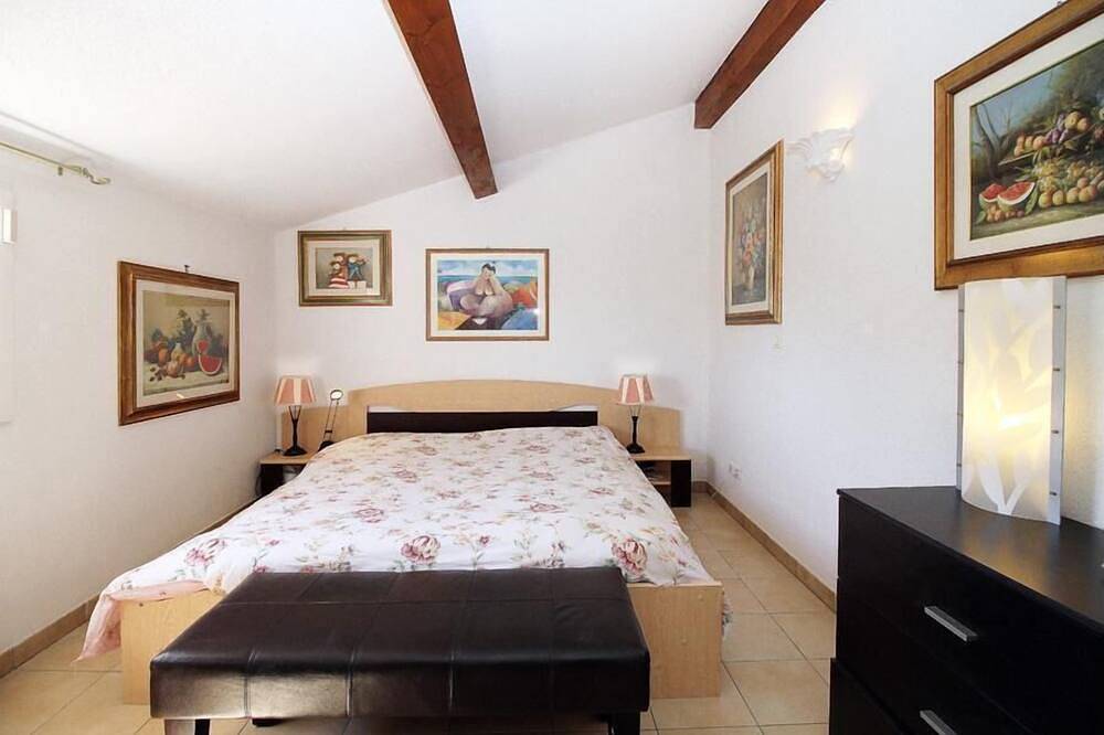 Villa elegante y tranquila con jardín y piscina. in Valbonne, Region de Cannes