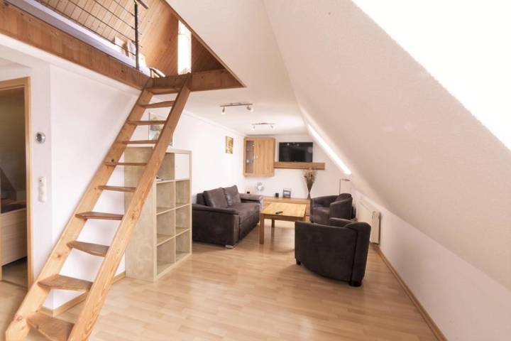 Ferienwohnung für 8 Personen, mit Terrasse und Garten sowie Pool und Ausblick in Pieschen-Nord/Trachenberge