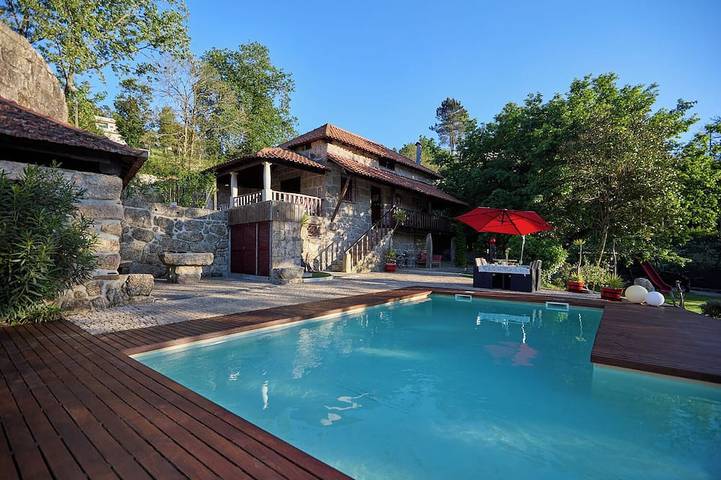 Location de vacances pour 6 personnes, avec Balcon ainsi que Jacuzzi et Jardin à Paredes