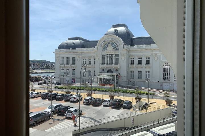 Gîte pour 6 personnes, avec balcon et piscine dans Casino de Trouville