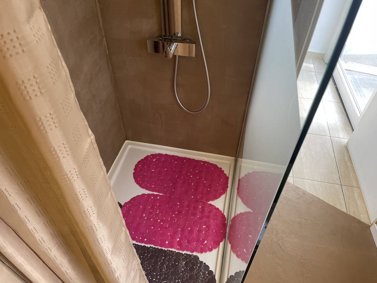 Geheel appartement, Charmant studio in het centrum van Charleroi in Charleroi, Henegouwen